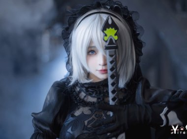 人间理想叉子宝宝cos写真 背带裤颜值与身材双封神！