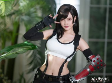 大陆萌主千夜未来蒂法COS图集再掀热潮，网友直呼太顶了！