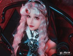 鹿八岁baby混血感与COS界的双重魅力 完美演绎猎魔人剧情版